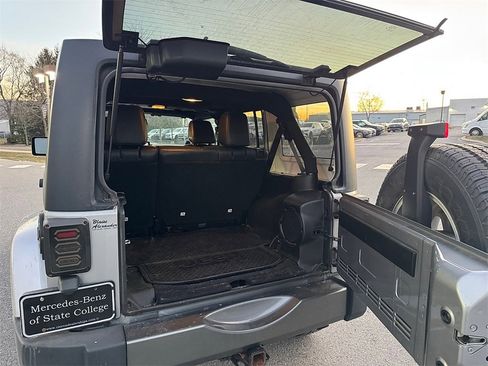 Used 2013 Jeep Wrangler Unlimited Freedom Edition image 26