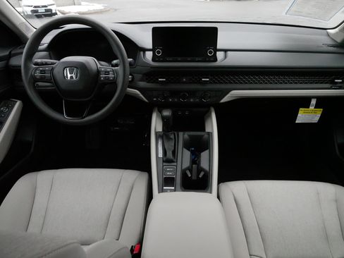 Certified 2025 Honda Accord SE image 10
