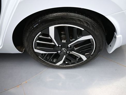 Used 2023 Nissan Versa SR w/ Trunk Package image 23