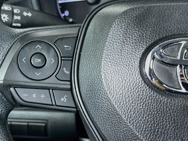 Used 2025 Toyota Corolla LE FWD image 11