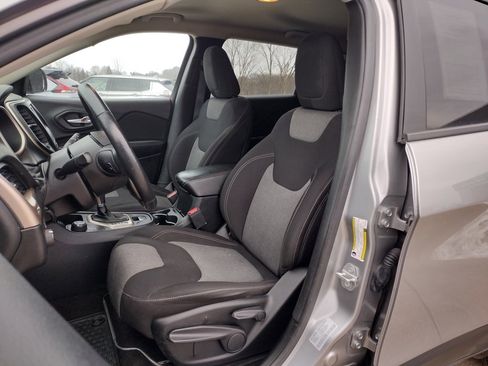 Used 2016 Jeep Cherokee Sport w/ Cold Weather Group image 10