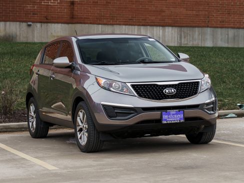 Used 2016 Kia Sportage LX image 2