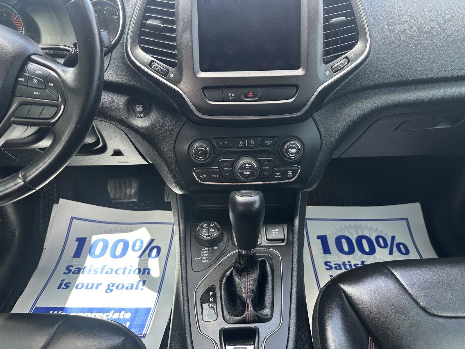 Used 2019 Jeep Cherokee Trailhawk w/ Comfort/Convenience Group AWD/4WD image 33