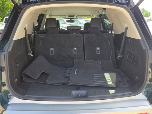 Used 2022 Nissan Pathfinder SL image 16