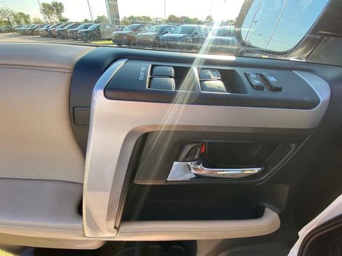 Used 2022 Toyota 4Runner SR5 AWD/4WD image 12