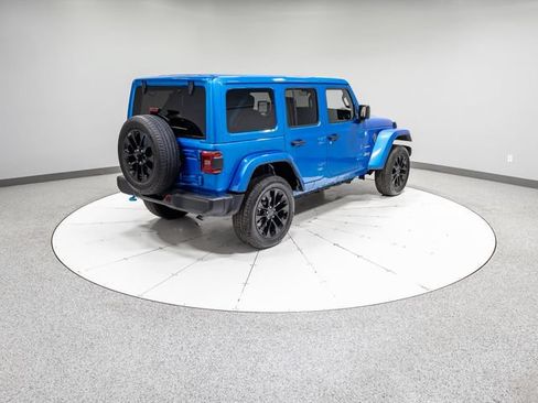 Used 2024 Jeep Wrangler Unlimited Sahara w/ Technology Group AWD/4WD image 32