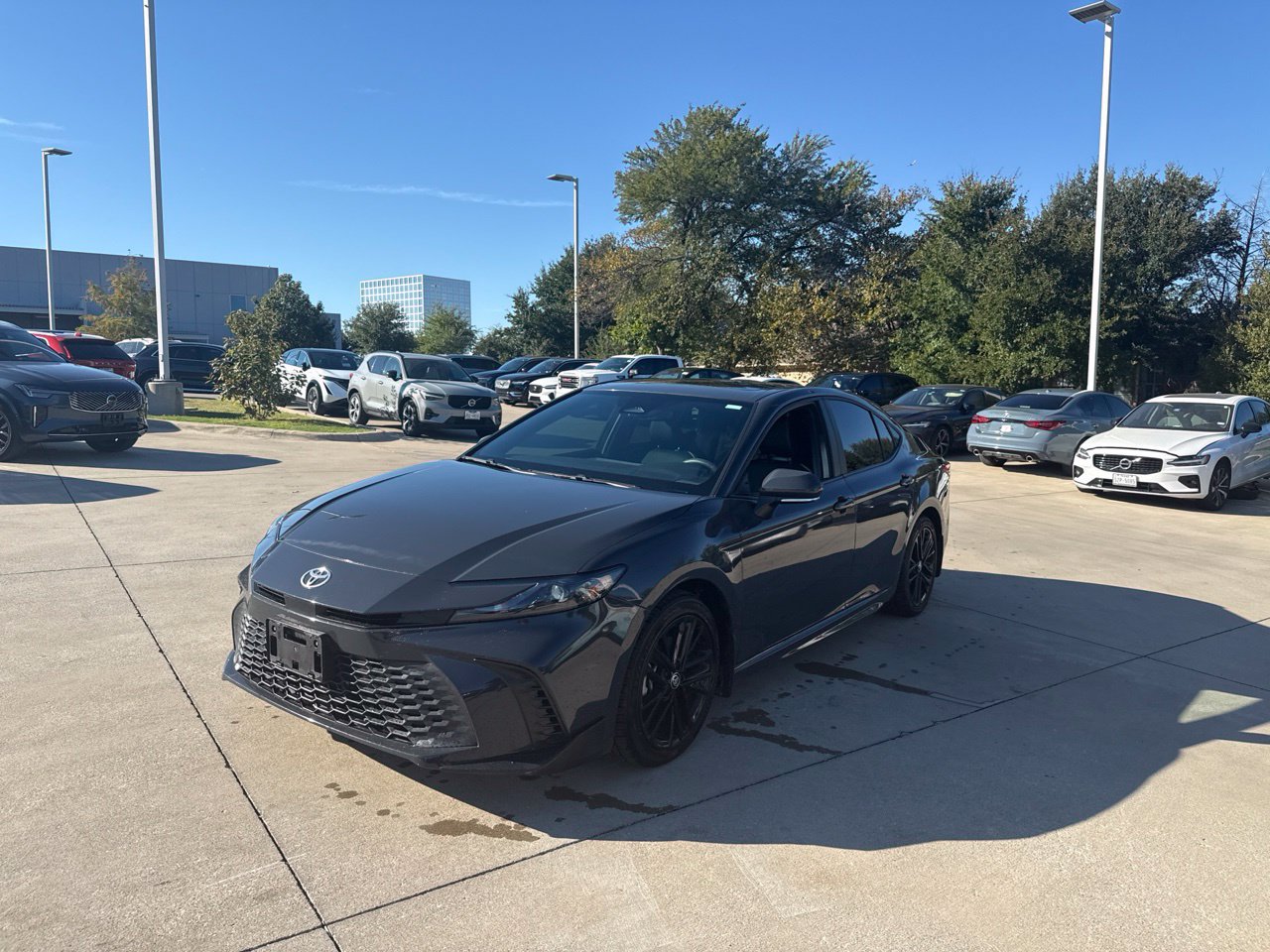 Used 2025 Toyota Camry SE w/ Multimedia Upgrade Package AWD/4WD 360° Tour