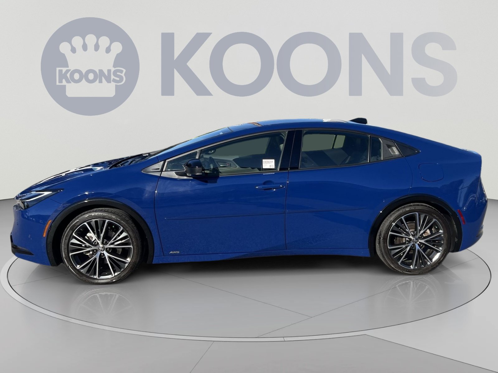 Used 2025 Toyota Prius XLE AWD/4WD image 2