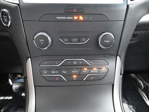 Used 2019 Ford Edge SEL w/ Equipment Group 201A AWD/4WD image 17