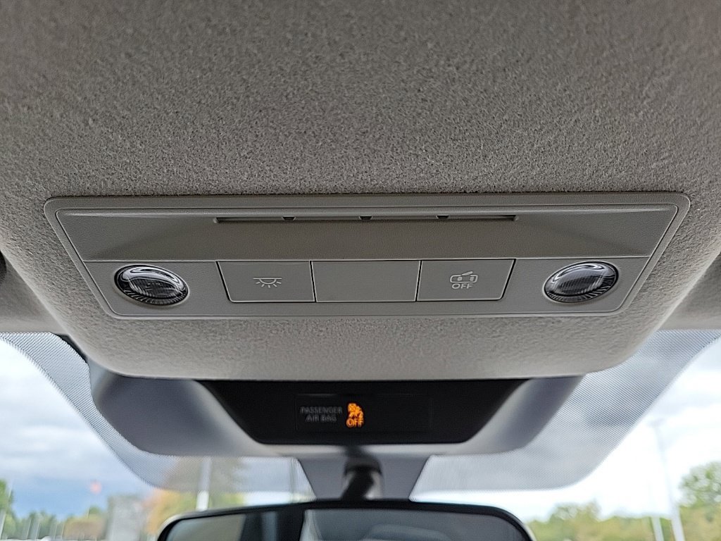Certified 2025 Nissan Kicks SV AWD/4WD image 30