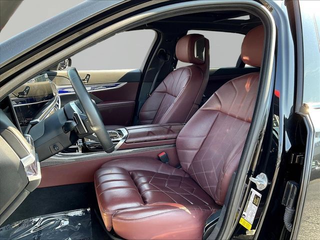 Used 2023 BMW 740i RWD image 21
