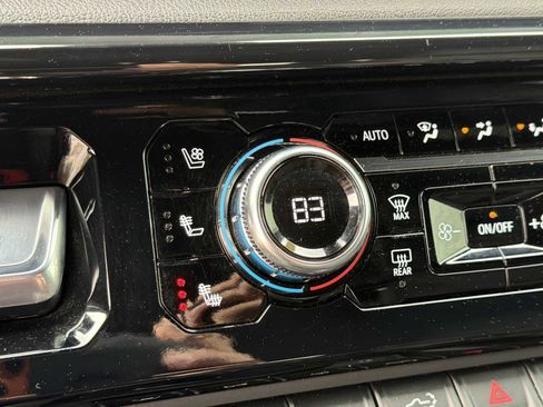 Used 2024 GMC Sierra 1500 AT4 w/ Technology Package image 8