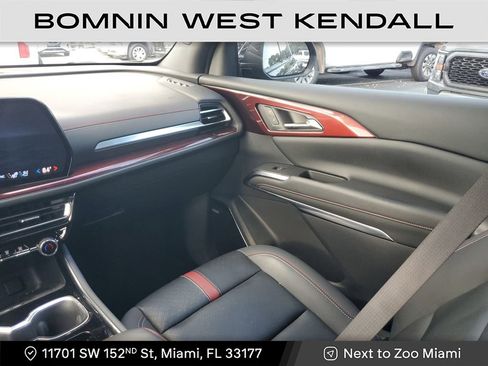 Used 2024 Chevrolet Traverse RS image 17