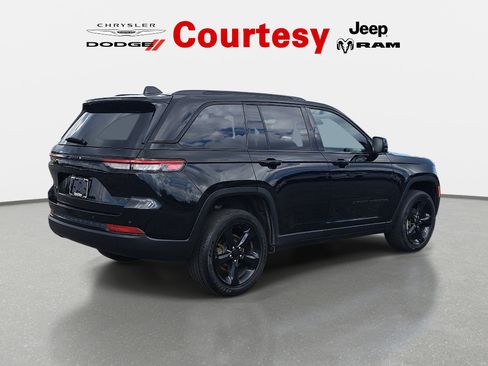 Certified 2023 Jeep Grand Cherokee Altitude AWD/4WD image 4