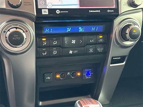 Used 2020 Toyota 4Runner image 30