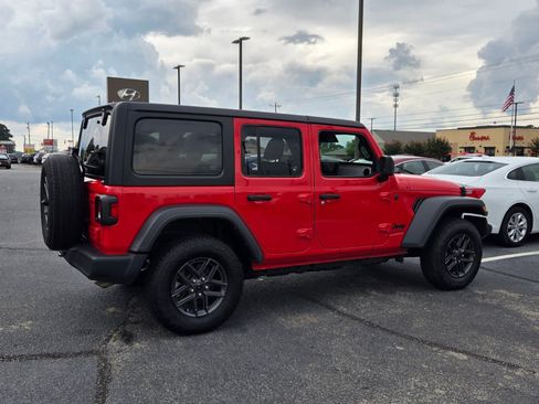 Used 2025 Jeep Wrangler Unlimited Sport AWD/4WD image 12