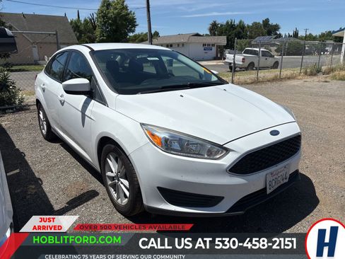 Used 2018 Ford Focus SE FWD image 1