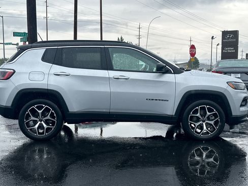 Used 2025 Jeep Compass Limited AWD/4WD image 3