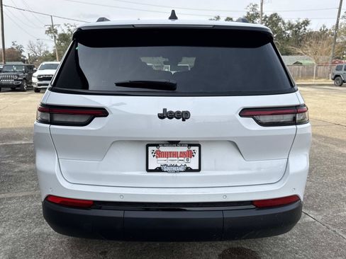 New 2025 Jeep Grand Cherokee L Altitude image 5
