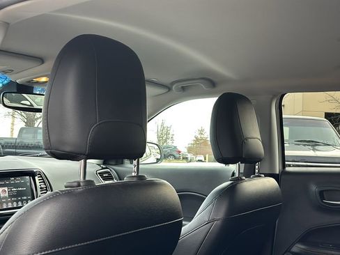 Used 2019 Jeep Compass Limited image 31