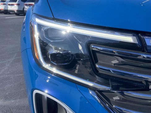 Certified 2025 Volkswagen Atlas SE w/ Panoramic Sunroof Package image 4