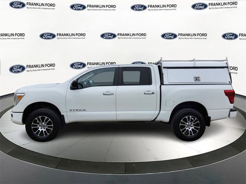 Used 2021 Nissan Titan SV w/ SV Convenience Package image 2