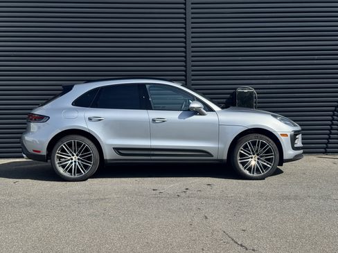 Certified 2026 Porsche Macan AWD/4WD image 8