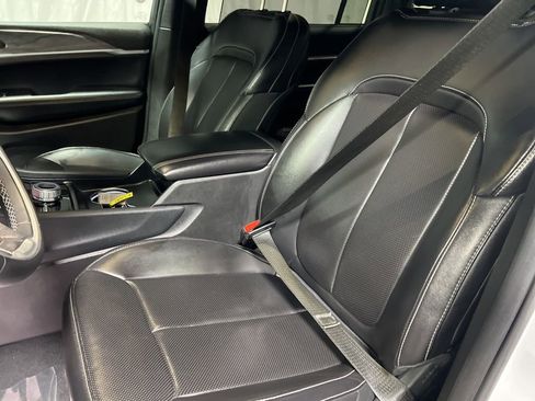 Used 2024 Jeep Grand Cherokee L Limited w/ Luxury Tech Group II image 22