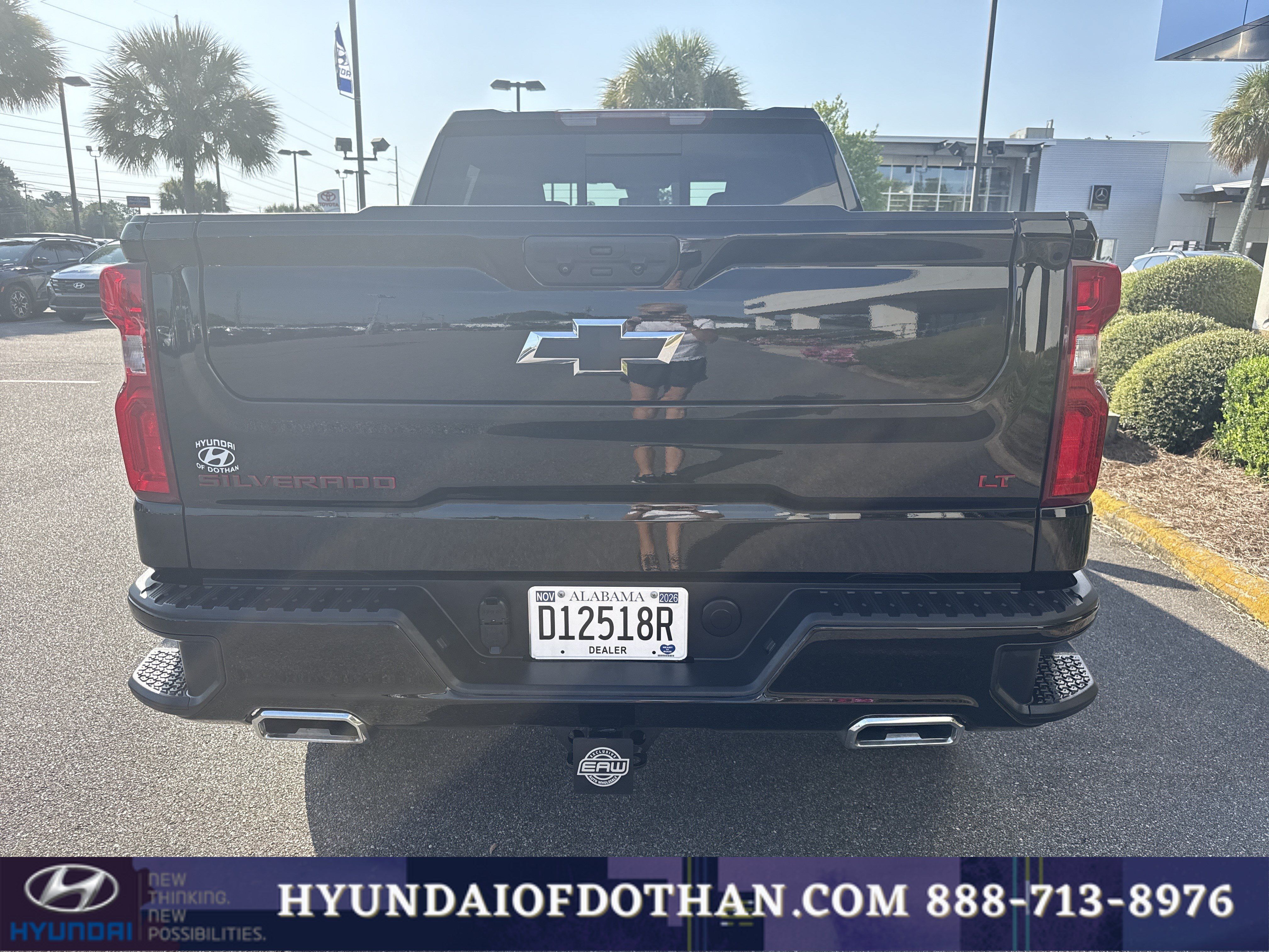 Used 2025 Chevrolet Silverado 1500 LT Trail Boss w/ Convenience Package II AWD/4WD image 3