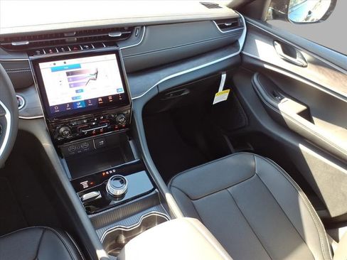 New 2025 Jeep Grand Cherokee L Limited w/ Luxury Tech Group II image 29