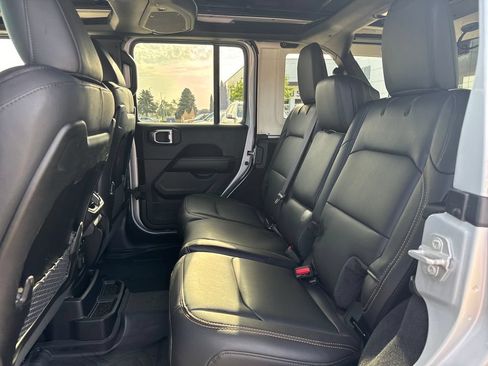 Used 2024 Jeep Wrangler Unlimited Sahara w/ Technology Group AWD/4WD image 35