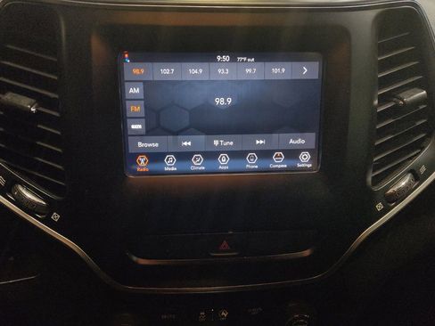 Used 2019 Jeep Cherokee Latitude w/ Popular Appearance Group FWD image 25