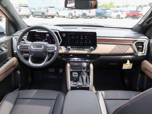 New 2026 GMC Canyon Denali w/ LPO, Black Badging Package AWD/4WD image 13