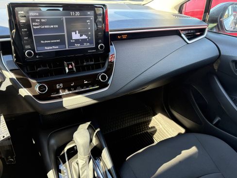 Used 2022 Toyota Corolla LE image 9