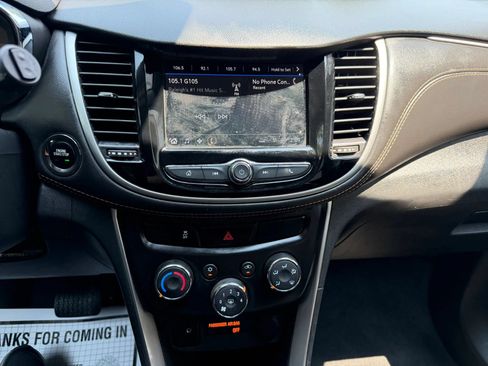 Used 2019 Chevrolet Trax LT w/ LT Convenience Package FWD image 26