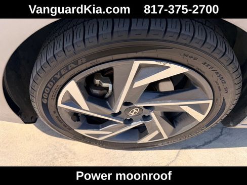 Used 2025 Hyundai Elantra SEL FWD image 8