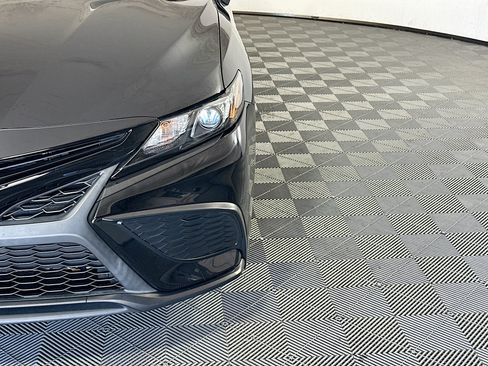 Used 2023 Toyota Camry SE FWD image 9