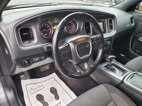 Used 2017 Dodge Charger SE w/ Popular Equipment Group image 15