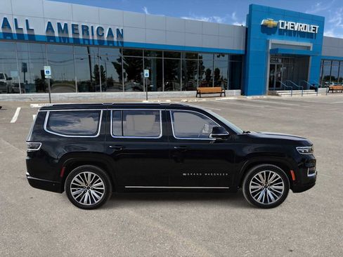Used 2023 Jeep Grand Wagoneer Series III AWD/4WD image 9