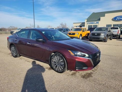 Used 2024 Nissan Altima 2.5 SV image 16