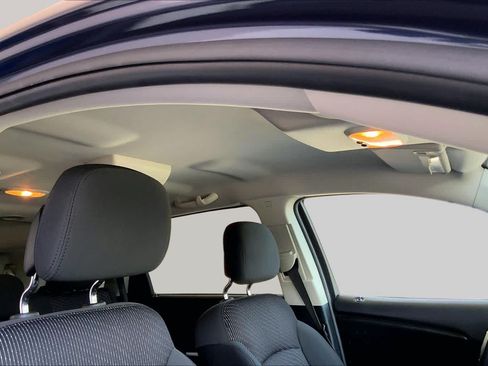Used 2018 Dodge Journey SXT w/ Connectivity Group FWD image 14
