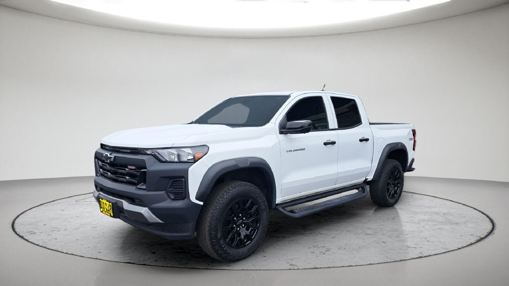 Used 2023 Chevrolet Colorado Trail Boss w/ Technology Package AWD/4WD image 1