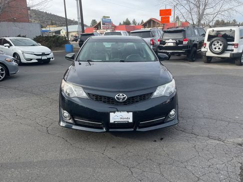 Used 2014 Toyota Camry L image 10