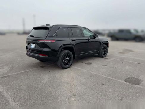 New 2026 Jeep Grand Cherokee Altitude image 12