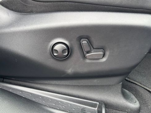 Used 2025 Chrysler Pacifica Limited FWD image 29