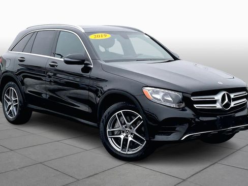 Used 2019 Mercedes-Benz GLC 300 4MATIC image 3
