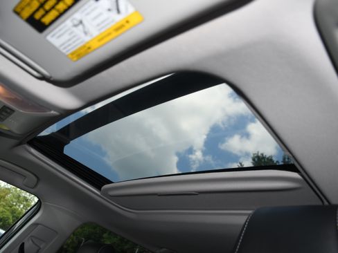 Used 2019 Toyota RAV4 Limited FWD image 7