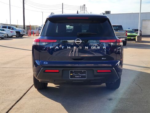 Used 2022 Nissan Pathfinder SV image 7