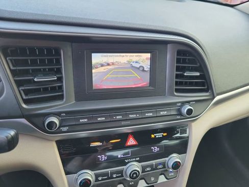 Used 2020 Hyundai Elantra SE image 20
