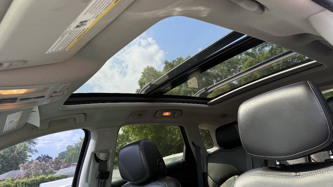 Used 2015 Cadillac SRX Luxury w/ Driver Awareness Package FWD image 18